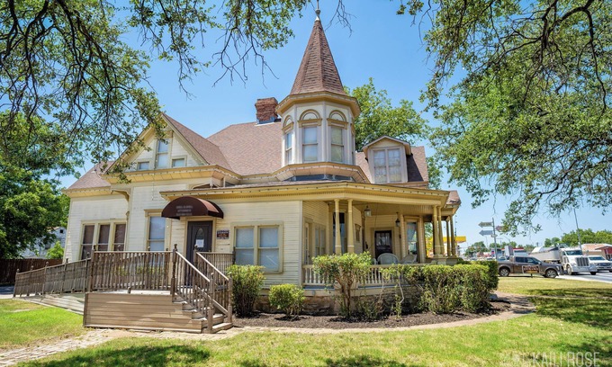Lampasas House | The Historic Gillen House in Lampasas TX