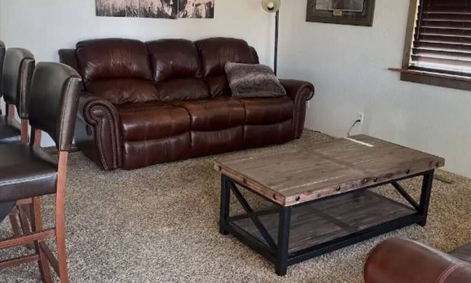 Inkom House | The Hitching Post Corrals come relax family friendly stay! Near Lava