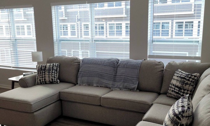 Elkhorn House | The HoneyBee at Coventry Rows