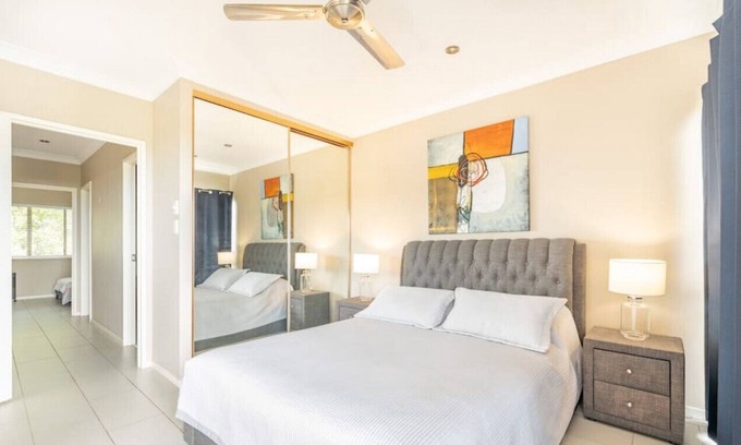 Cannonvale Apartment | The Horizon coral sea views Cannonvale