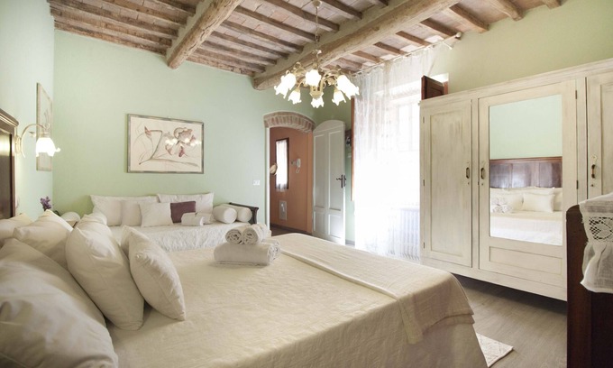 San Gimignano City Centre Apartment | The house is located in the heart of Tuscany, in the historic center of San Gimignano.