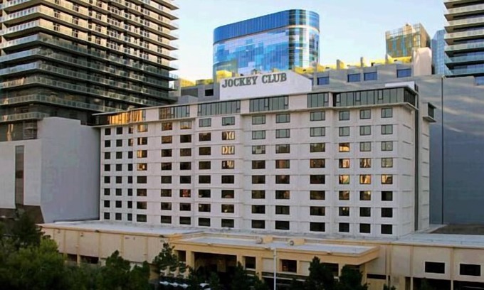 Las Vegas Strip Condo | The Jockey Club 1br full kitchen, Monday check-in