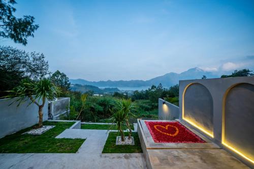 Toya Bungkah Bed & Breakfast | The Jungle Sunrise Private Room and Jacuzzi