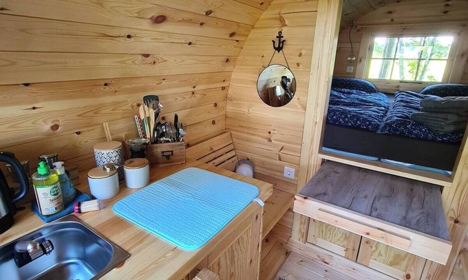 Holtgast Cabin | The Kirsche - Rustic sleeping barrel in East Frisia