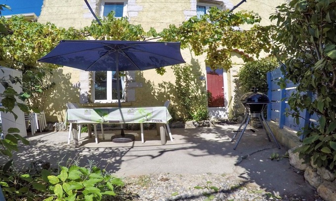 Saint-Paul-Trois-Chateaux Cottage | The Lavender Cottage for 4 people