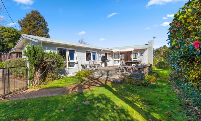 Waipahihi House | The Lake Escape - Taupo Holiday Home