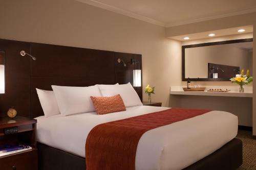 Anchorage Hotel | The Lakefront Anchorage