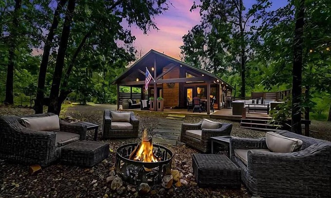 Broken Bow Cabin | THE LANDING is a Well Appointed Cabin! Perfect location!