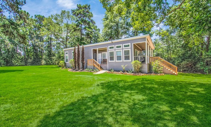 Willis House | The Lantana Tiny Home ~ Relaxing Cottage in the woods ~ NEW HOT TUB