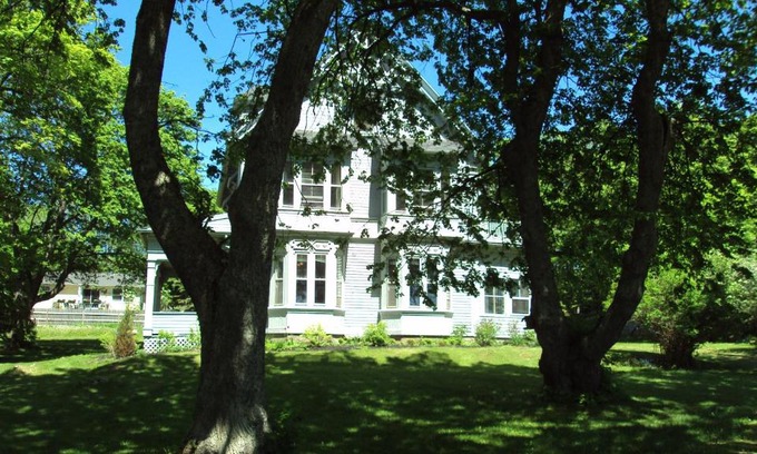 Souris Bed & Breakfast | The Library Inn