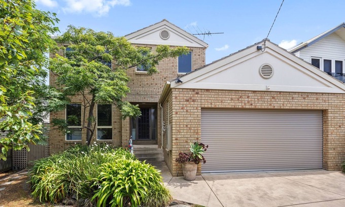 Bellarine Peninsula House | The Lighthouse Point Lonsdale