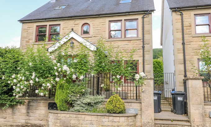 Darley Dale Cottage | THE LILLIES, family friendly, with a garden in Bakewell