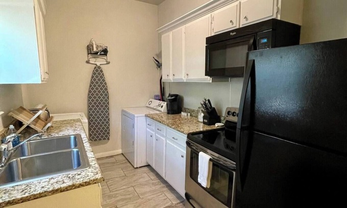 University House | The Lily House-Close to Everything!