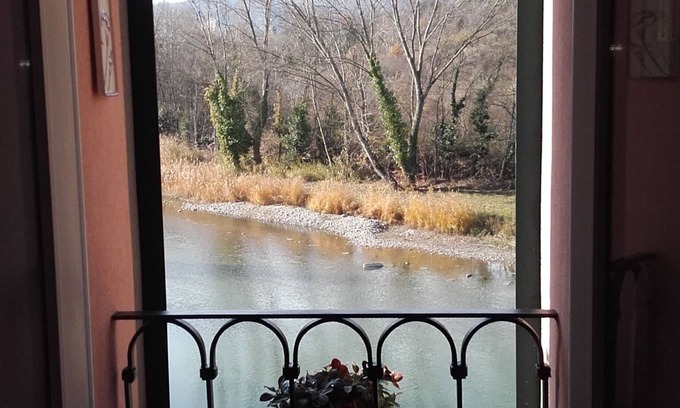Borgo Tossignano Apartment | The little house on the river