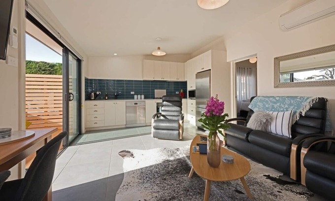 Battery Point Apartment | The Little Lollyshop Apartment in Battery Point