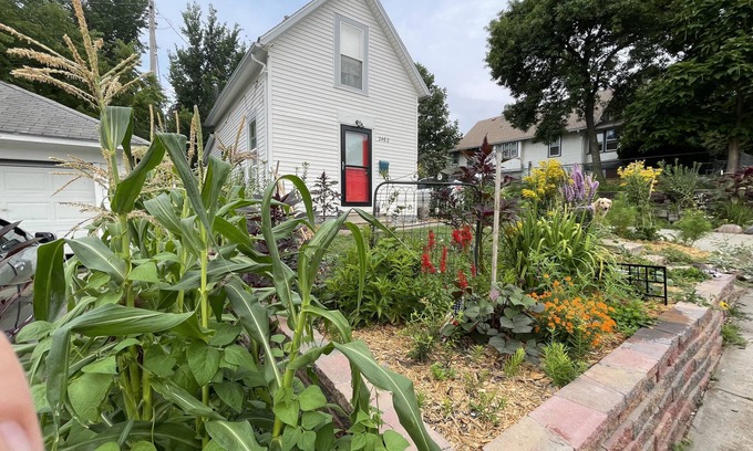 Southeast Omaha House | The Little Schoolhouse - Midtown, Omaha - Berkshire Hathaway