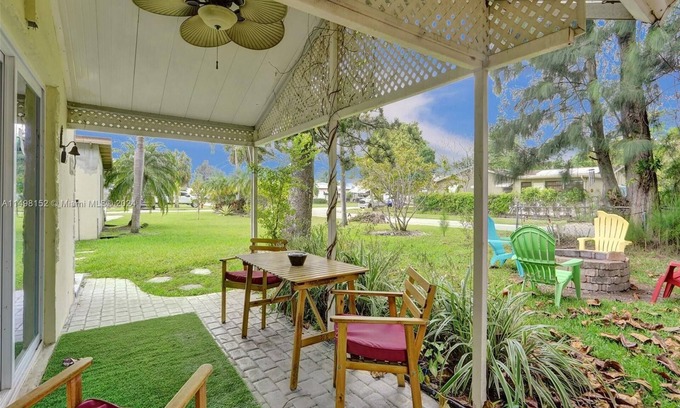 River Run House | The Little Yellow House: Minutes to Hard Rock Casino, Las Olas Beach and Airport