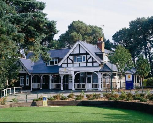 Bournemouth Hotel | The Lodge At Meyrick Park