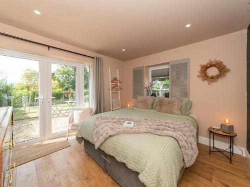 Caversham House | The Lodge - Elegant Comfort in a Peaceful Setting