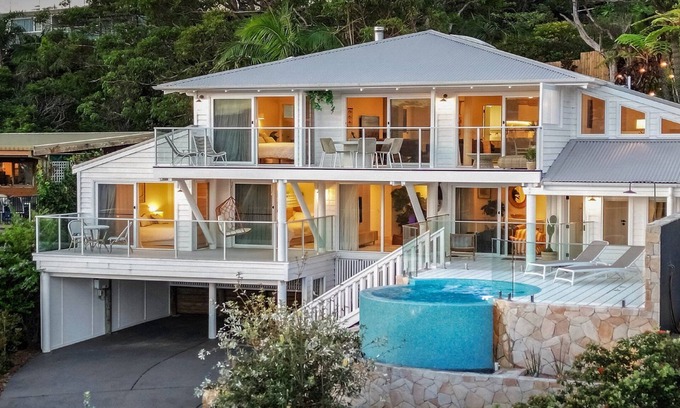 Copacabana House | THE LODGE Pool, incredible views, stroll to Copacabana Beach
