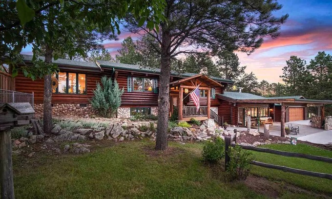 Custer Bed & Breakfast | The Lodge Suite at Dakota Dream B&B. Secluded, Close to Custer, Great Breakfast!