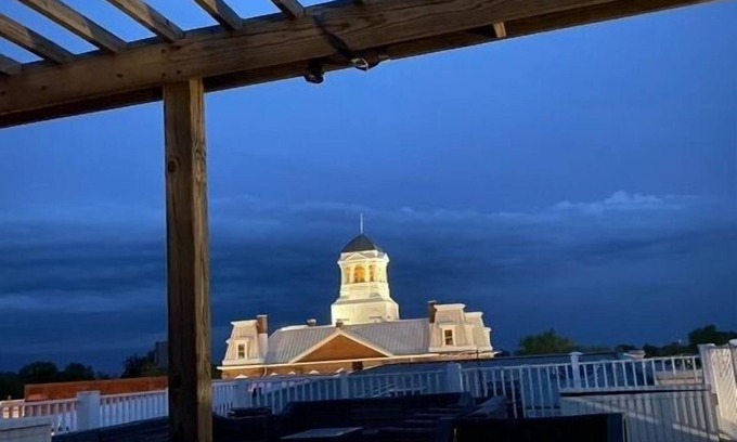 Versailles House | The Loft of the Rooftop | Excellent Views | Rooftop Lounging | Sleeps 6