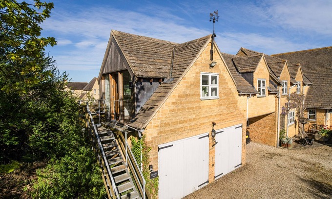 Chipping Campden Cottage | The Loft, sleeping 2 people in a perfect location for exploring the Cotswolds & Shakespeare's county