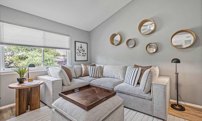 Austin House | The Loop Haus: Stylish Comfort, Great Value