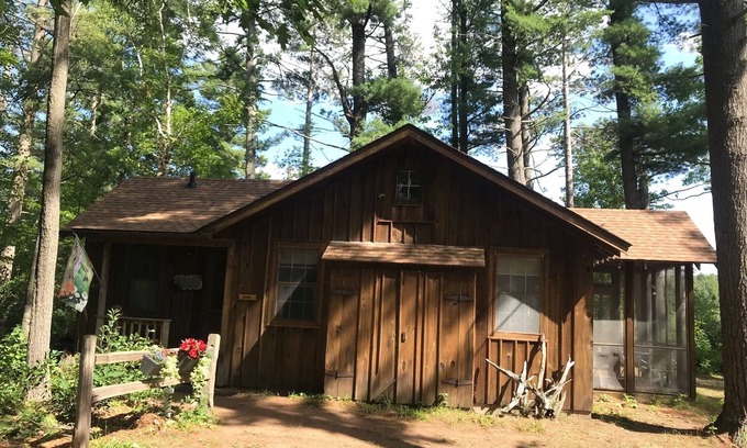 Boulder Junction Cabin | The Main Cabin Charming 2 bedroom cabin on Nichols Lake
