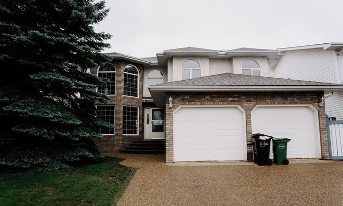 Northeast Edmonton House | The Mansion House