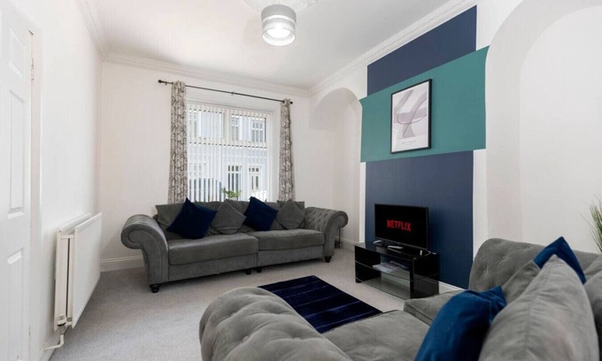 Jarrow House | The Maple Haven – Spacious 3BR w/FREE Parking