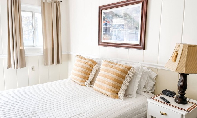 Whitehall Apartment | The Maple Tree Inn - #14