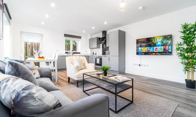 Smethwick Apartment | The Marsons Collection - 2 Bed - Parking - Balcony