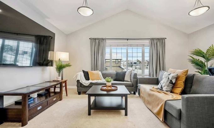 Symons Valley House | The Mask 5BD Movie Room 9 Guests