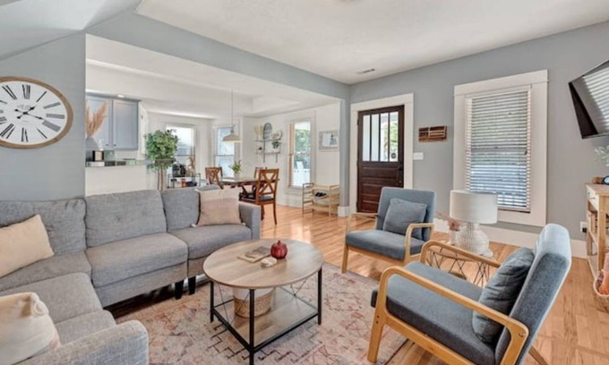 Siloam Springs House | The Maxwell House