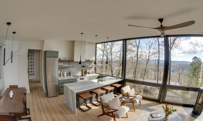 Horse Shoe House | The Middle Dogwoods at Vineyard Gap