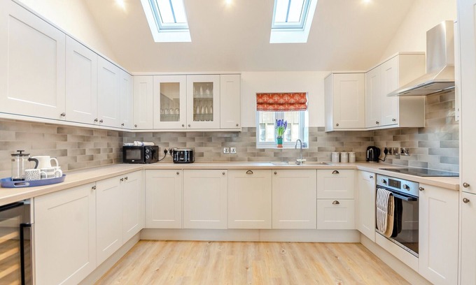 Kneesall Cottage | The Milling shed gives you the WOW factor from the minute you walk through the front door.
