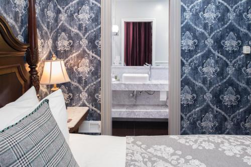 Lower Pacific Heights Bed & Breakfast | The Monte Cristo