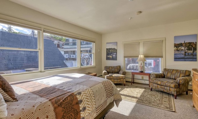 Stonington Hotel | The Nathaniel Bowditch - Inn on the Harbor