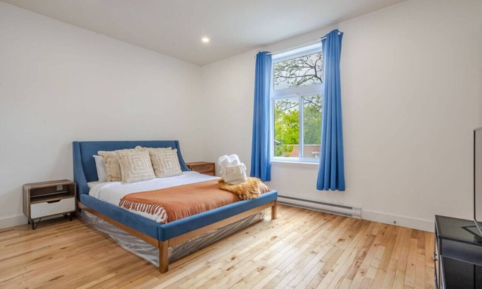 Cote-Des-Neiges—Notre-Dame-De-Grace Apartment | The NDG Nest|A Relaxing 3BR Getaway in DT MTL