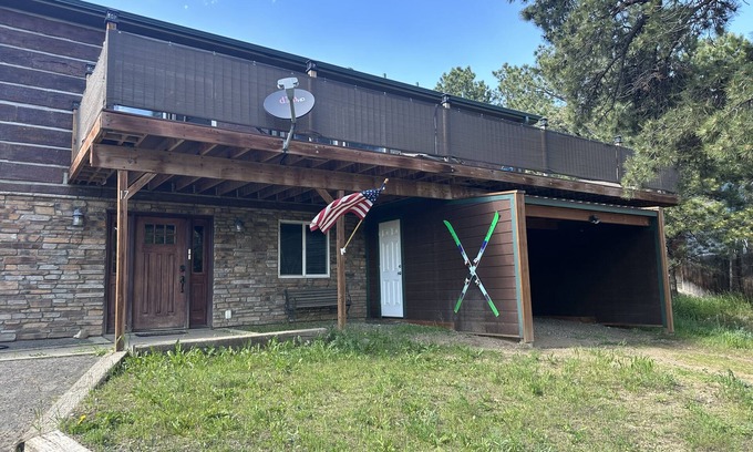 Nederland House | The Ned Nest - Private Suite - Pool Table/Fireplace/3 Beds + Large Sectional