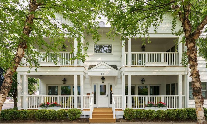 New Buffalo Hotel | The Neighborhood Hotel New Buffalo