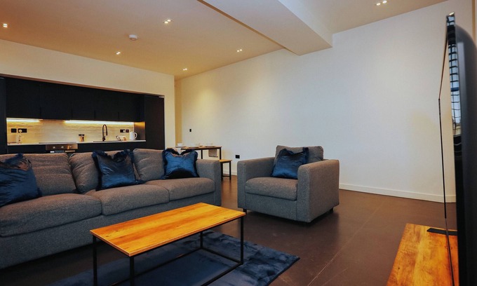 Sheffield Apartment | The Nichols Building Spacious 3-Bedroom Apartment