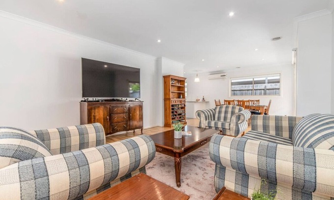 Noble Park House | The Noble Prize *Netflix & WiFi*
