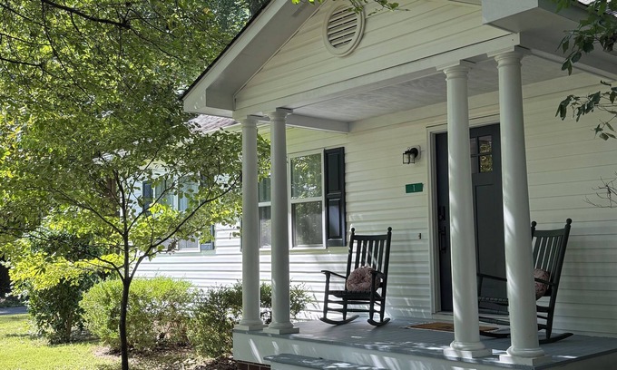 Kilmarnock House | The Nook in Kilmarnock Va 3 bedroom