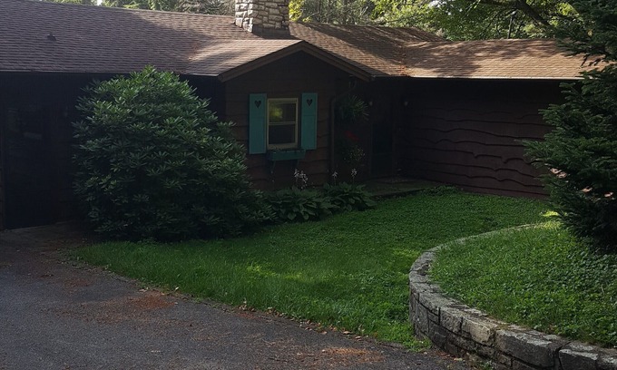 Blowing Rock House | The Norge Knoll Is A Quiet Retreat Just 2 Blocks Off Main Street In Blowing Rock