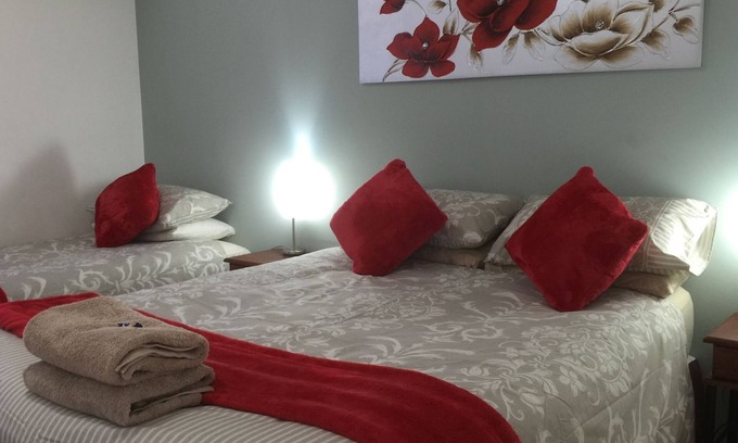 York Hotel | The Nosh & Nod (Great Rates & Superb Main Street Location)