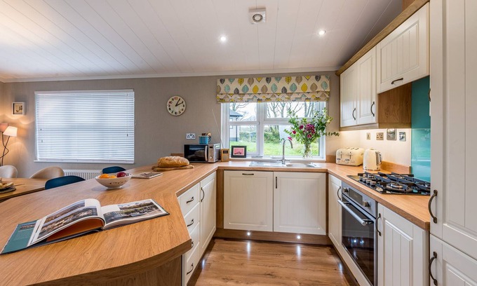 Otterham Apartment | The Nug - Two bedroom Luxury Lodge