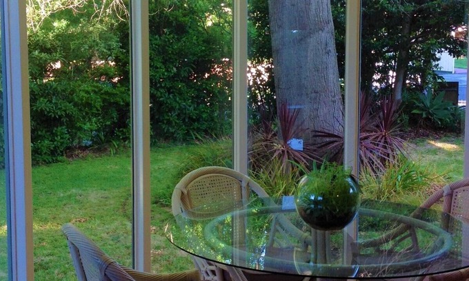 Frankston Apartment | The Oaks B&B Conservatory Suite