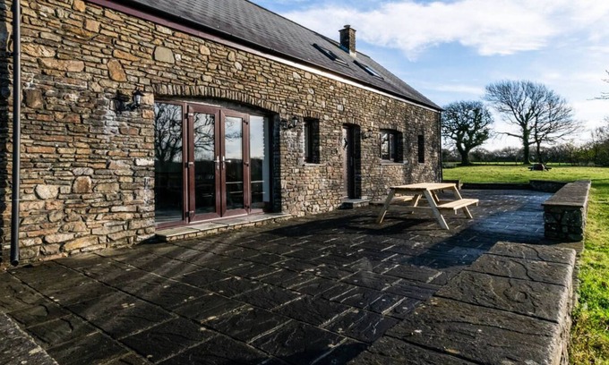 Llanrhidian House | The Old Barn in Pen-clawdd